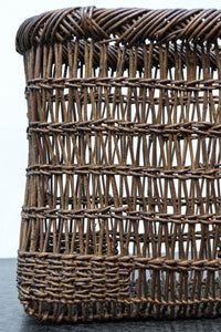 時代を感じる風合いの中型のあけび編み籠 DC7664