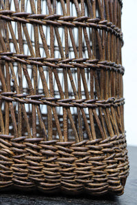 時代を感じる風合いの中型のあけび編み籠 DC7664