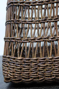 時代を感じる風合いの中型のあけび編み籠 DC7664