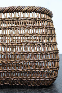 使い込まれた味わいのある中型あけび編みバッグ DC7666