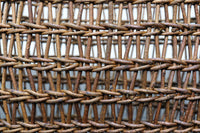 使い込まれた味わいのある中型あけび編みバッグ DC7666