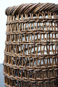 使い込まれた味わいのある中型あけび編みバッグ DC7666