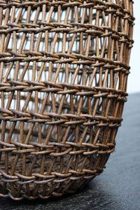 使い込まれた味わいのある中型あけび編みバッグ DC7666