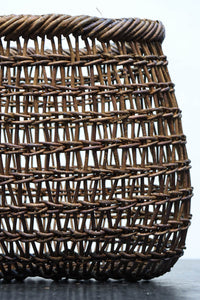 使い込まれた味わいのある中型あけび編みバッグ DC7666