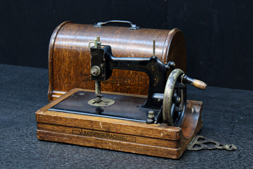 懐かし味を深める手回しミシン(不動） DC7677 – 古福庵 [ KOFUKUAN