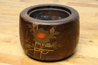 光沢感ある古色の色合いに蒔絵が映える丸火鉢 DC7735