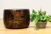 光沢感ある古色の色合いに蒔絵が映える丸火鉢 DC7735