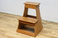 温かみある木地色の安定感のある踏み台 DC7738