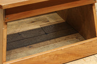 温かみある木地色の安定感のある踏み台 DC7738