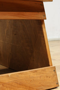 温かみある木地色の安定感のある踏み台 DC7738