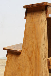 温かみある木地色の安定感のある踏み台 DC7738