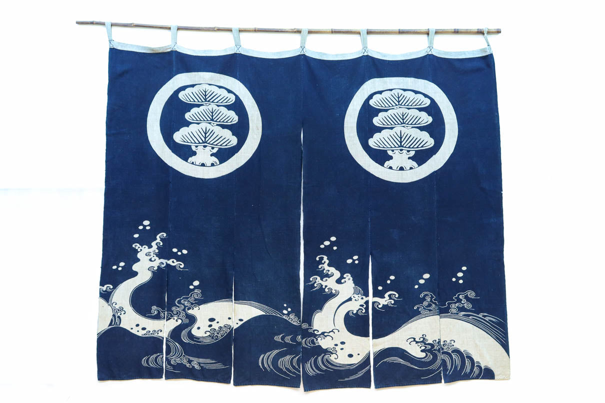 力強い絵柄が迫力ある藍色の暖簾 DC7771 – 古福庵 [ KOFUKUAN