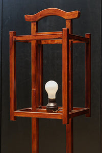 朱の木製フレームで華やかな角型行灯(あんどん) DC7782