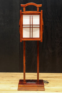 朱の木製フレームで華やかな角型行灯(あんどん) DC7782