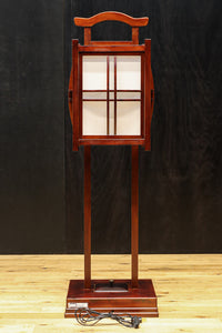 朱の木製フレームで華やかな角型行灯(あんどん) DC7782