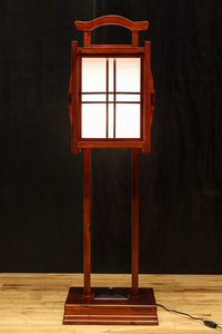 朱の木製フレームで華やかな角型行灯(あんどん) DC7782