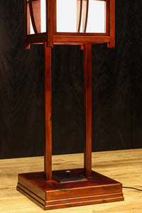 朱の木製フレームで華やかな角型行灯(あんどん) DC7782