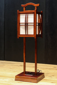 朱の木製フレームで華やかな角型行灯(あんどん) DC7782