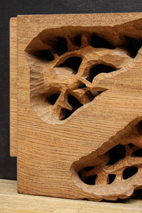 勇ましい鷹と松の木を描いた立体感のある彫刻飾り DC7809