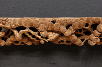 勇ましい鷹と松の木を描いた立体感のある彫刻飾り DC7809