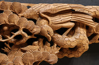 勇ましい鷹と松の木を描いた立体感のある彫刻飾り DC7809