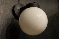 ころころと丸みある球型ブラケット DC7831