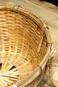 レトロな雰囲気ある竹編みの吊り丸カゴ DC7843