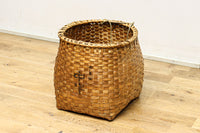 Antique tool (Unique silhouette basket) DC7844