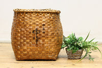 Antique tool (Unique silhouette basket) DC7844