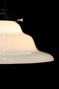 柔らかなシルエットで温かみのある電笠 DC7848