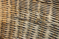 艶みを重ねた色彩のアケビ編みのカゴ DC7865