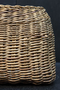 艶みを重ねた色彩のアケビ編みのカゴ DC7865