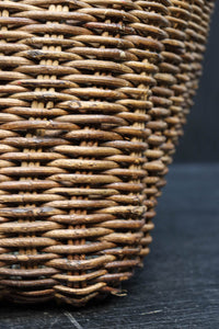 艶みを重ねた色彩のアケビ編みのカゴ DC7865