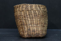 艶みを重ねた色彩のアケビ編みのカゴ DC7865