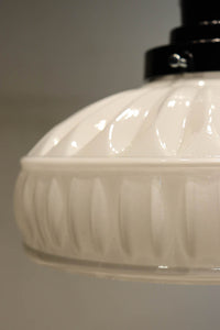 モダンなプレス模様がお洒落な電笠 DC7896