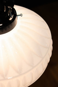 モダンなプレス模様がお洒落な電笠 DC7896