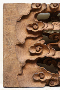 二人の天女が穏やかに空を舞う姿を描く彫刻飾り DC7905