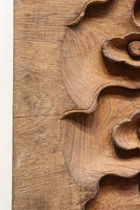 二人の天女が穏やかに空を舞う姿を描く彫刻飾り DC7905