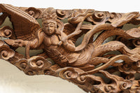 二人の天女が穏やかに空を舞う姿を描く彫刻飾り DC7905