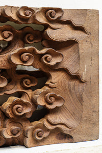 二人の天女が穏やかに空を舞う姿を描く彫刻飾り DC7905