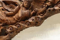 二人の天女が穏やかに空を舞う姿を描く彫刻飾り DC7905