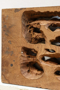 二人の天女が穏やかに空を舞う姿を描く彫刻飾り DC7905