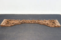 二人の天女が穏やかに空を舞う姿を描く彫刻飾り DC7905