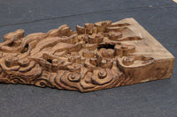 二人の天女が穏やかに空を舞う姿を描く彫刻飾り DC7905