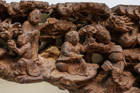 14人のお坊さんの交流会を細やかに描いた彫刻飾り DC7906