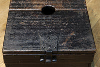 古色の風合いに時代を重ねた風格が漂う銭箱 DC7907