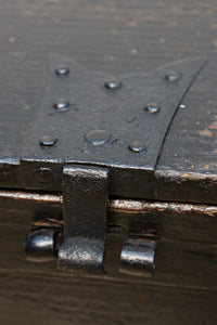 古色の風合いに時代を重ねた風格が漂う銭箱 DC7907