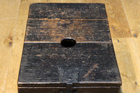 古色の風合いに時代を重ねた風格が漂う銭箱 DC7907