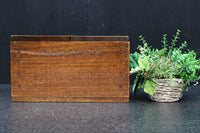 時代を重ねた古色の色合いで趣きのある銭箱 DC7908