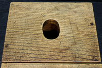 時代を重ねた古色の色合いで趣きのある銭箱 DC7908